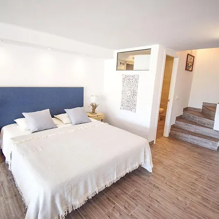 펜션 Casa Dorit, Luxury Townhouse With Pool And Parking Hansonholiday 프리질리아나