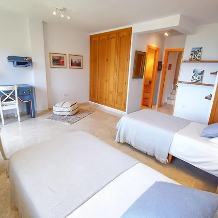 펜션 Casa Dorit, Luxury Townhouse With Pool And Parking Hansonholiday *